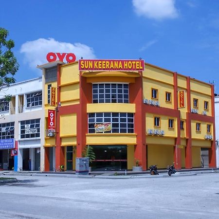 Oyo 89387 Sun Keerana Hotel Klang Exterior foto