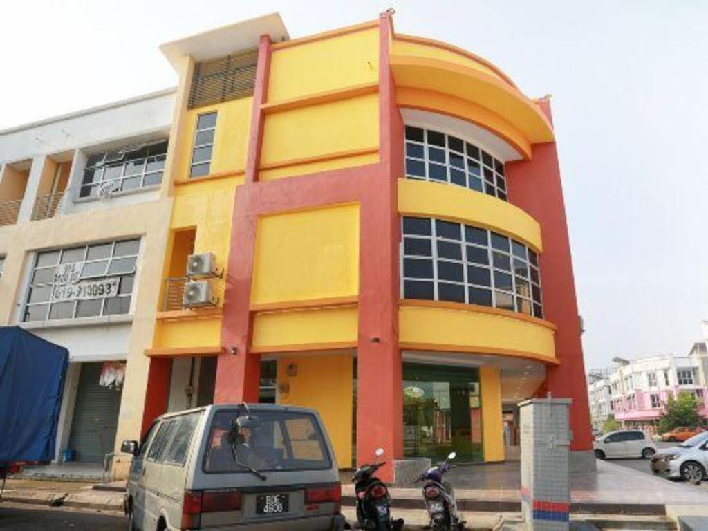 Oyo 89387 Sun Keerana Hotel Klang Exterior foto