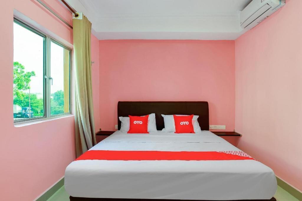 Oyo 89387 Sun Keerana Hotel Klang Exterior foto